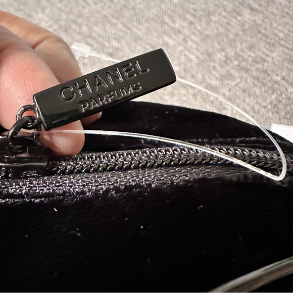 EUC CHANEL COSMETIC BAG - Picture 10 of 12